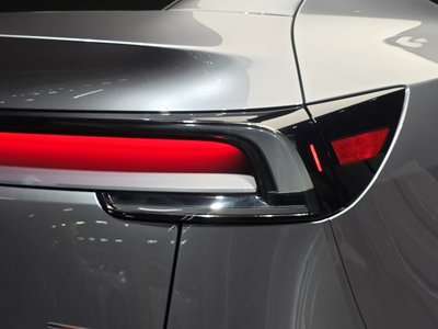 2025 Tesla MODEL Y — фото 10