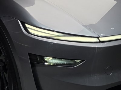 2025 Tesla MODEL Y — фото 9
