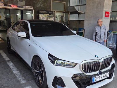 صورة 1 لـ 2025 BMW 5 SERIES