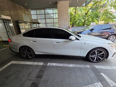 صورة 2 لـ 2025 BMW 5 SERIES
