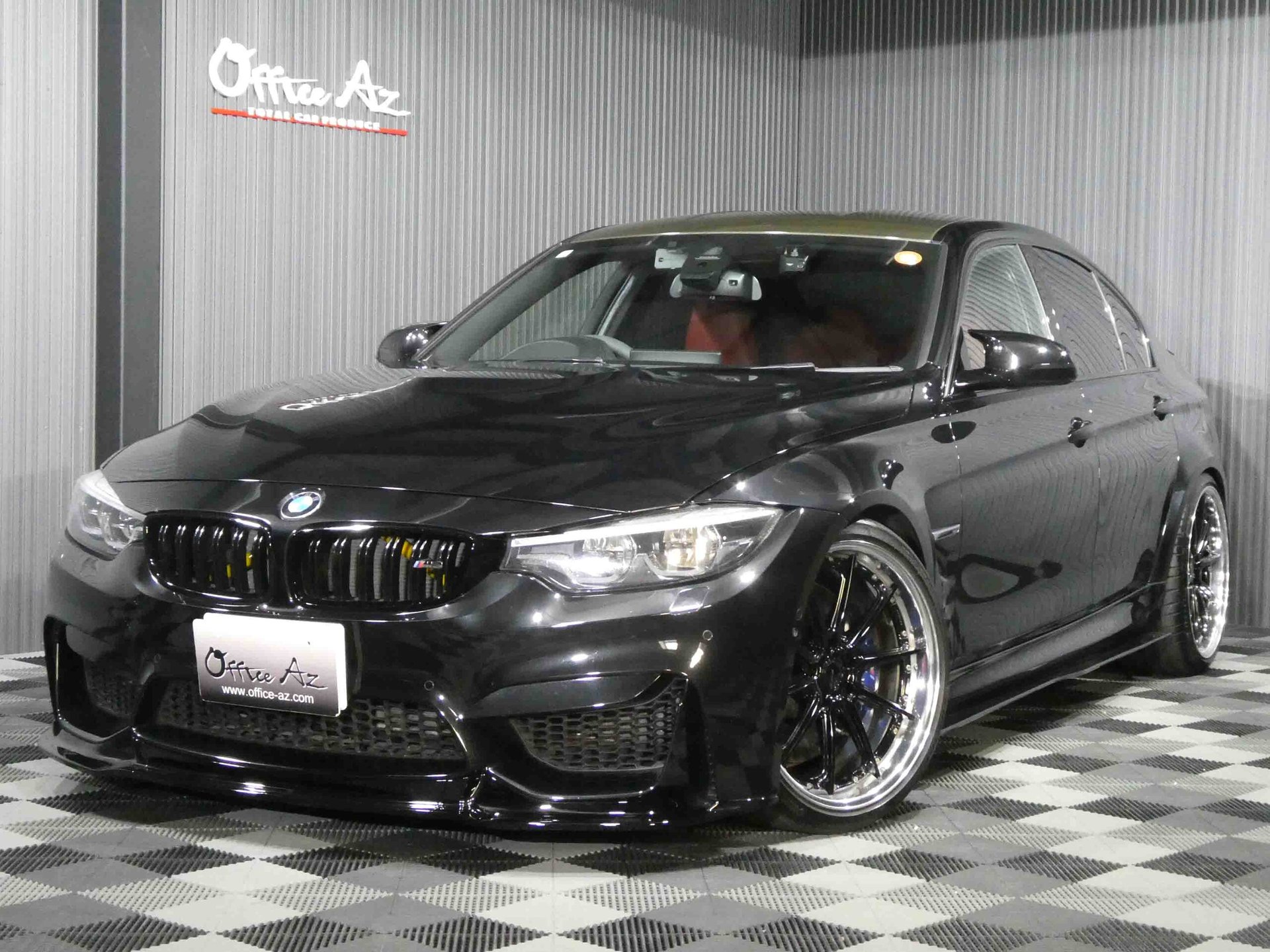 BMW M3 SEDAN - View 1