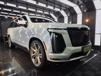 CADILLAC ESCALADE 5TH GENERATION - 7