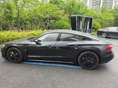 صورة 2 لـ 2025 AUDI S E-TRON GT