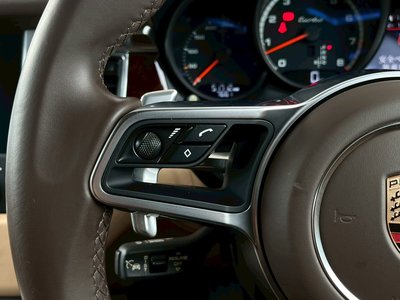 PORSCHE MACAN - 4