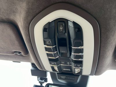 PORSCHE MACAN - 9