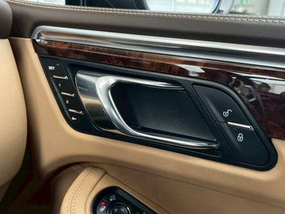 PORSCHE MACAN - 8