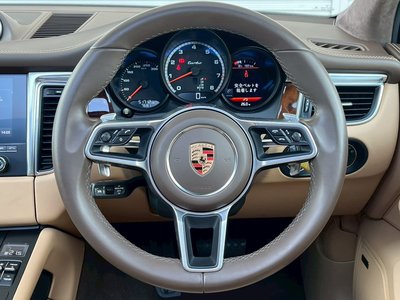 PORSCHE MACAN - 3