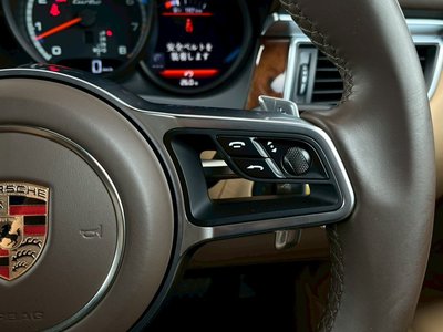 PORSCHE MACAN - 5