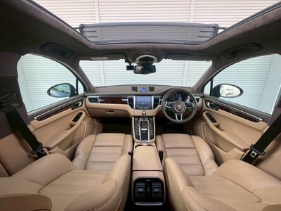 PORSCHE MACAN - 2
