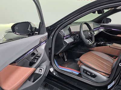 2025 BMW 5 SERIES 缩略图 13