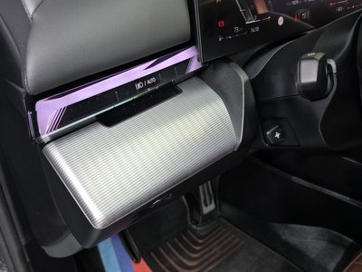 2025 BMW 5 SERIES 缩略图 24