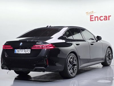 2025 BMW 5 SERIES 照片 4