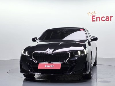 2025 BMW 5 SERIES 照片 2