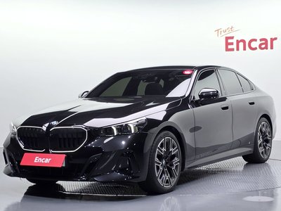 2025 BMW 5 SERIES 照片 1