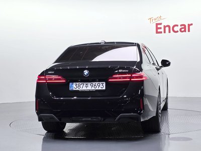 2025 BMW 5 SERIES 照片 3