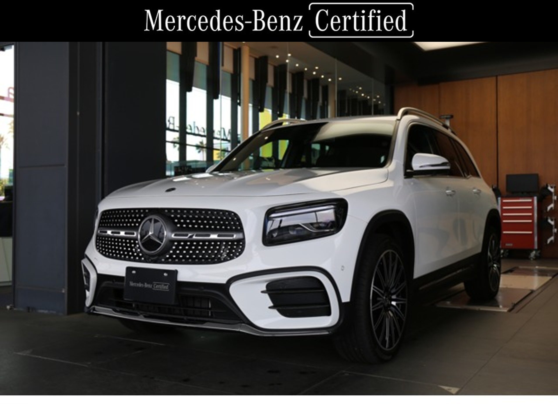 MERCEDES-BENZ GLB - View 1