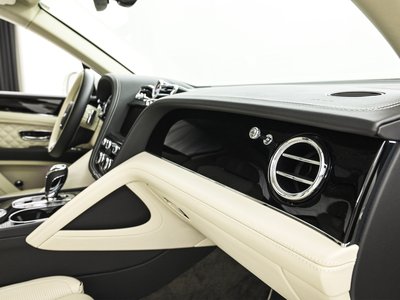 2023 Bentley BENTAYGA — миниатюра 16
