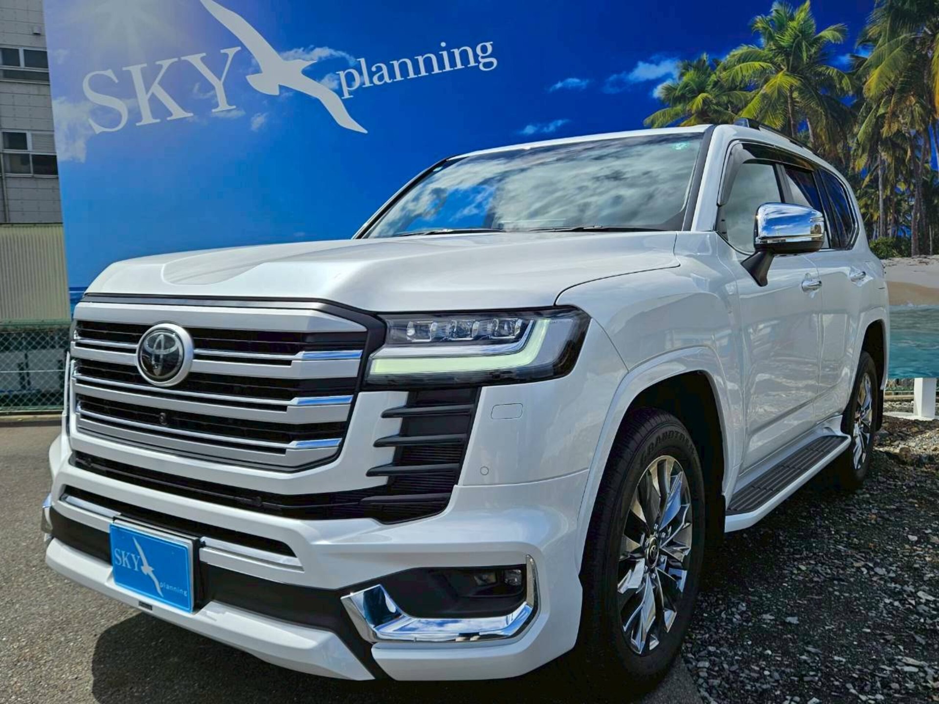 TOYOTA LAND CRUISER 300 - View 1