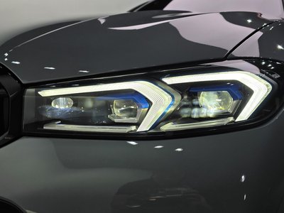 2026 BMW 3 SERIES photo 9