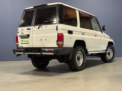 TOYOTA LAND CRUISER 70 - 3