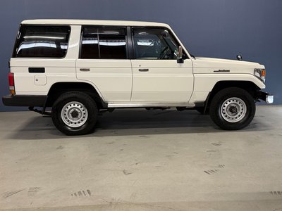 TOYOTA LAND CRUISER 70 - 5