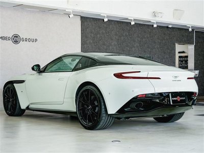 ASTON MARTIN DB11 - 4