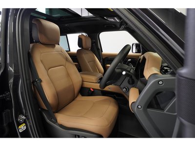 صورة 2 لـ 2025 LAND Rover DEFENDER