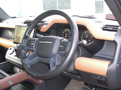 LAND ROVER DEFENDER - 9