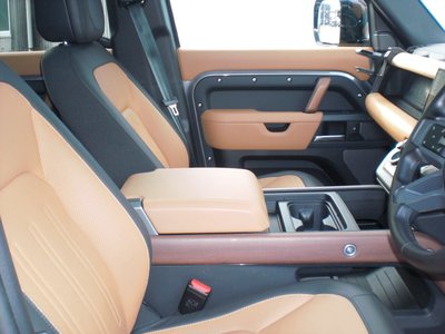 LAND ROVER DEFENDER - 10