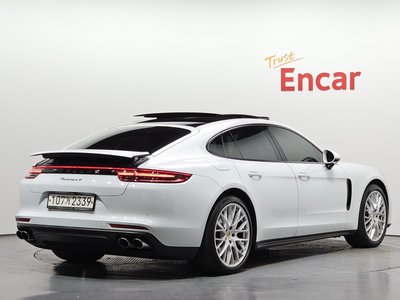 PORSCHE PANAMERA - 3