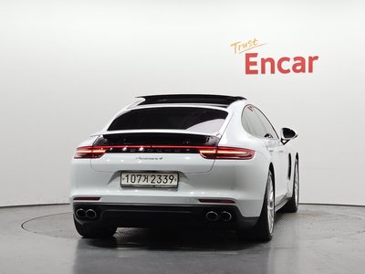 PORSCHE PANAMERA - 4
