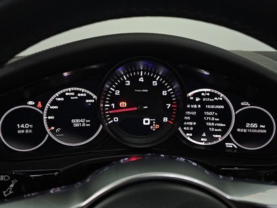 PORSCHE PANAMERA - 8