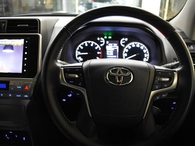 2022 Toyota LAND CRUISER PRADO — миниатюра 24