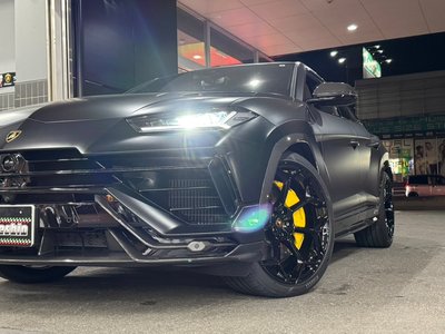 LAMBORGHINI URUS - 3