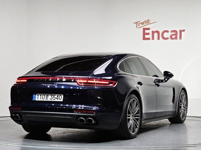 PORSCHE PANAMERA - 3