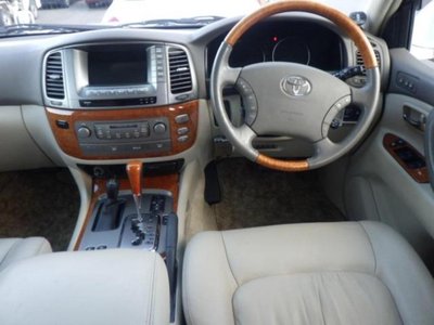 TOYOTA LAND CRUISER 100 - 6