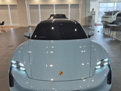 2023 Porsche TAYCAN 照片 2