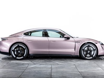 صورة 8 لـ 2022 Porsche TAYCAN