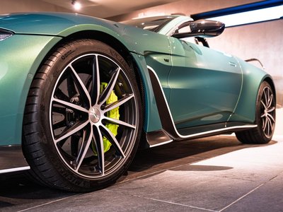 2023 Aston Martin VANTAGE — миниатюра 23
