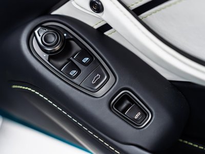 2023 Aston Martin VANTAGE — миниатюра 52