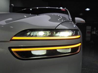 صورة 9 لـ 2022 Genesis GV70
