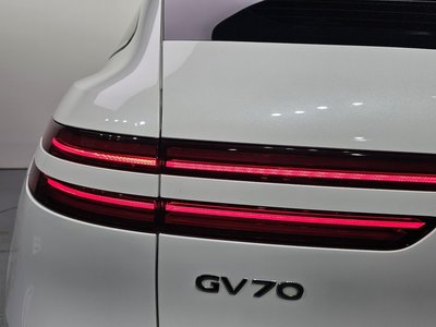 صورة 10 لـ 2022 Genesis GV70