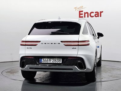 صورة 4 لـ 2022 Genesis GV70