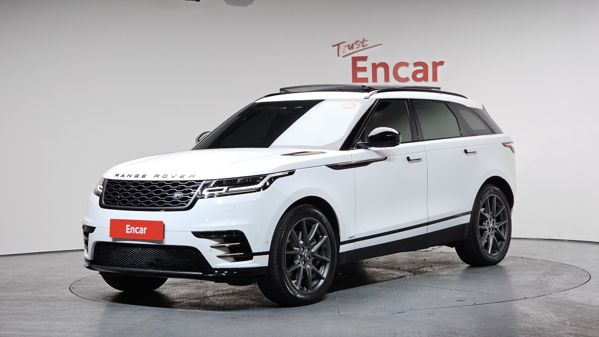 LAND ROVER RANGE ROVER VELAR - View 1