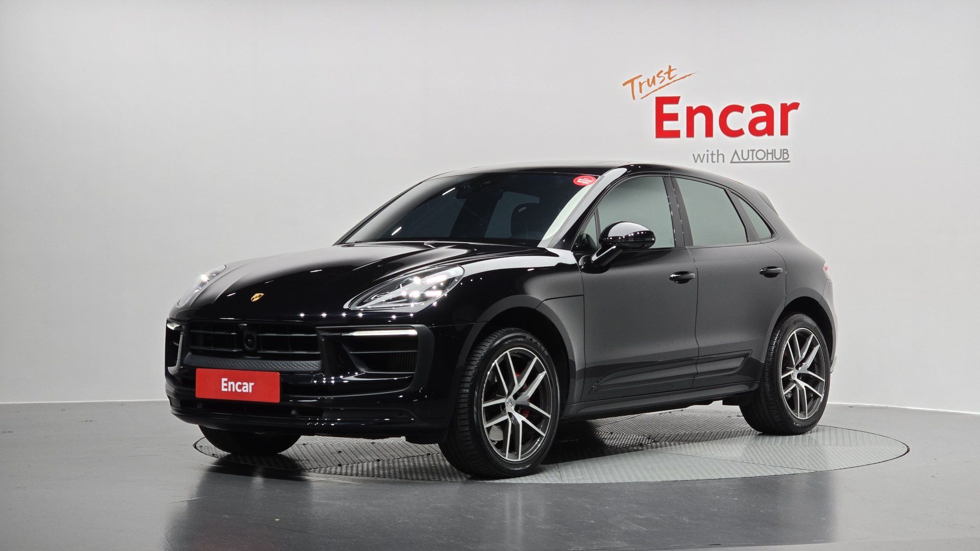 PORSCHE MACAN - View 1