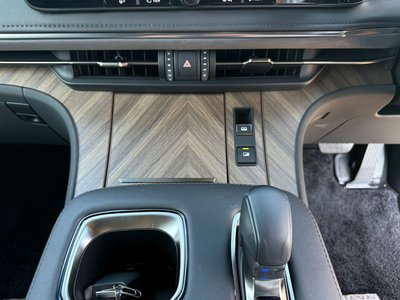 2024 Lexus LM — миниатюра 33
