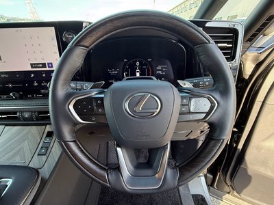 2024 Lexus LM — миниатюра 25