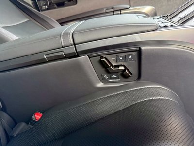 2024 Lexus LM — миниатюра 70