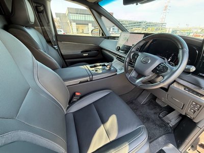 2024 Lexus LM — миниатюра 13