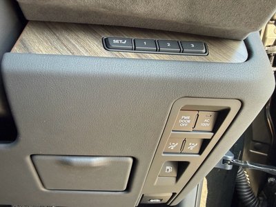 2024 Lexus LM — миниатюра 23
